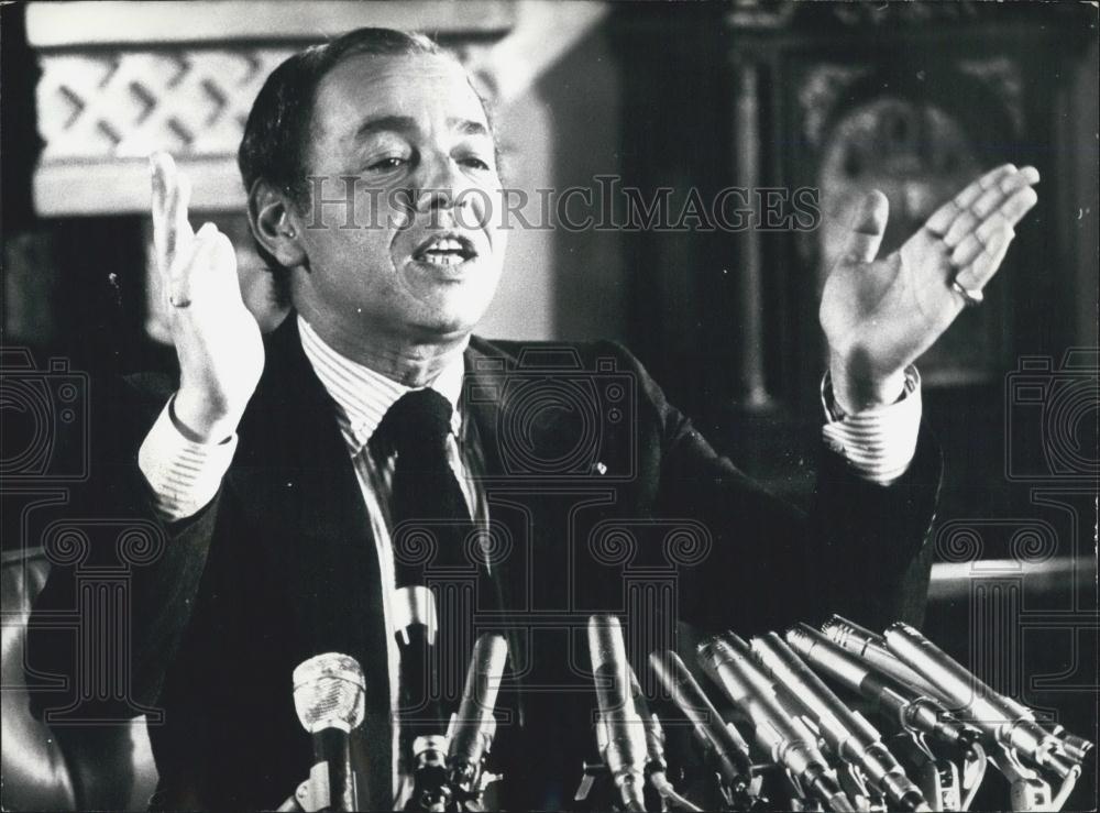 1974 Press Photo Moroccan King Hassan During Rabat Press Conference - Historic Images