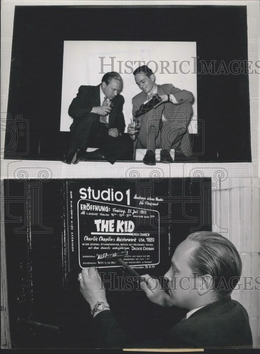 1953 Press Photo Europe's Smallest Theater Opens in Hamburg. - Historic Images