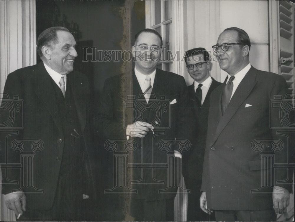 1953 Press Photo Portuguese Foreign Secretary Cunha in Germant. - Historic Images