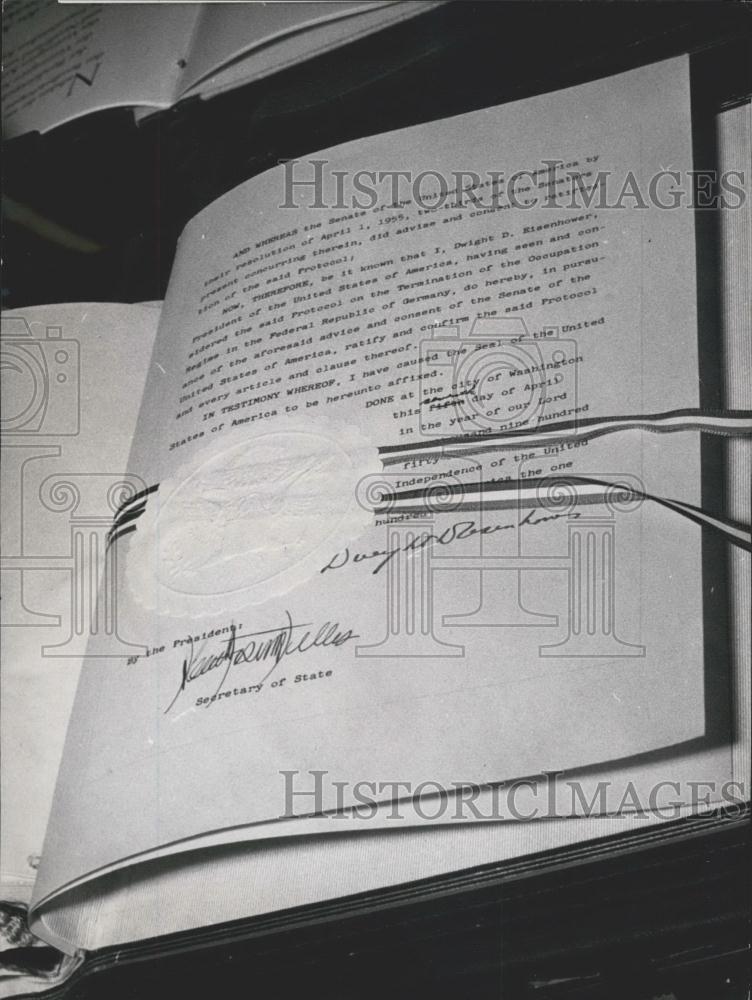 Press Photo Signed Document Signaling Independence of West Germany. - Historic Images