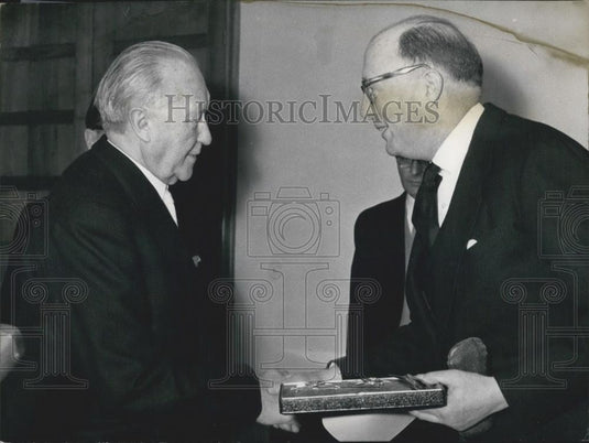 1957 Press Photo Chancellor Adenauer and British Ambassador Sir F. Hoyer-Millar. - Historic Images