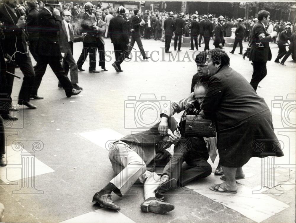 1969 Press Photo Artisans &amp; Merchants Stage Violent Protest - Historic Images