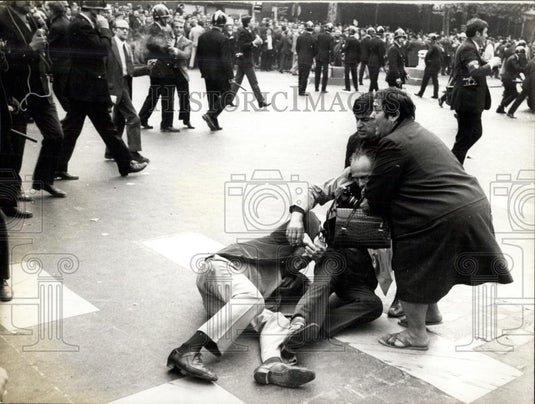 1969 Press Photo Artisans & Merchants Stage Violent Protest - Historic Images
