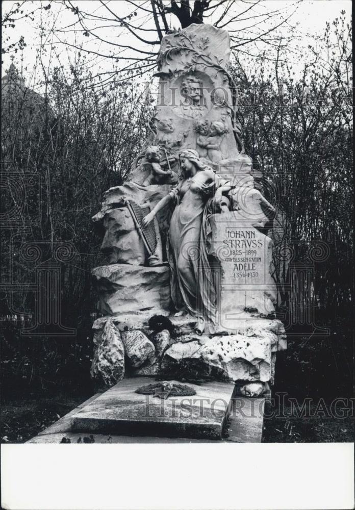 Press Photo Tomb Of Johan Strauss In Vienna Austria - Historic Images