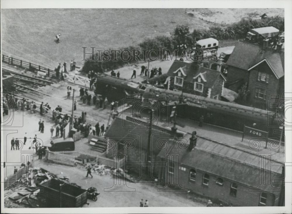 1951 Press Photo Train Crash near Littlehampton - Historic Images