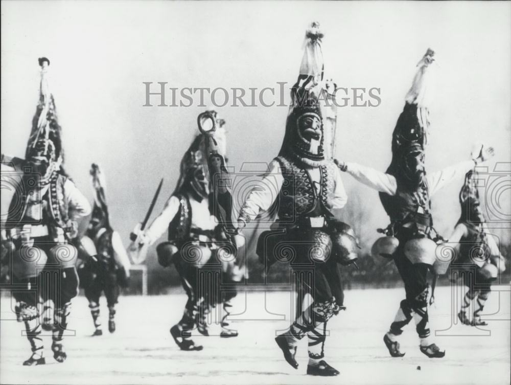 1971 Press Photo Bulgarian Folk Dancers Perform Kukeri to Ward Off Evil Spirits - Historic Images