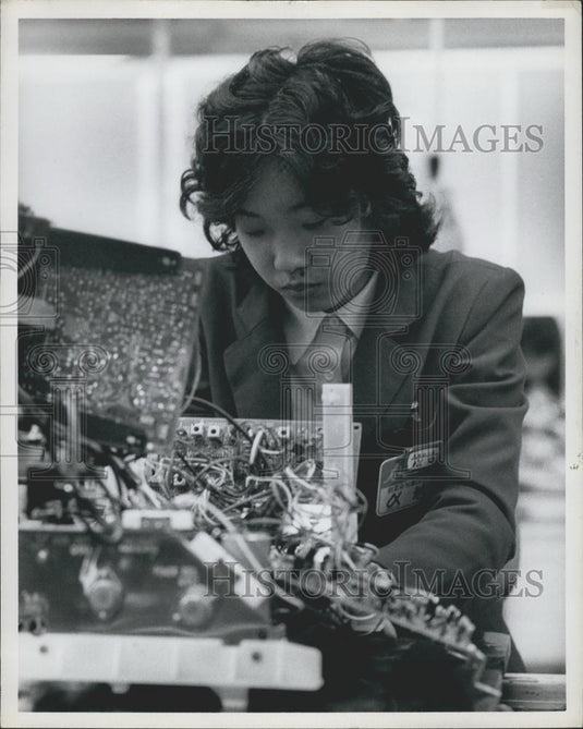 Press Photo Panasonic Color Television Production - Historic Images