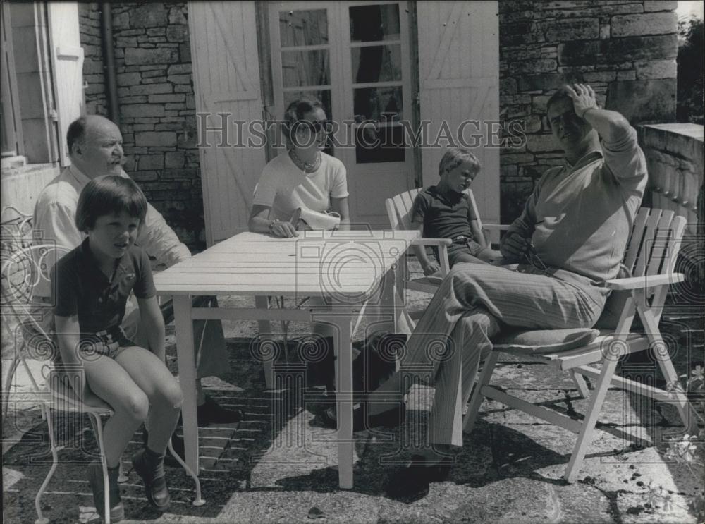 1975 Press Photo Queen Margrethe of Denmark and Family at Chateau Near Cahors - Historic Images