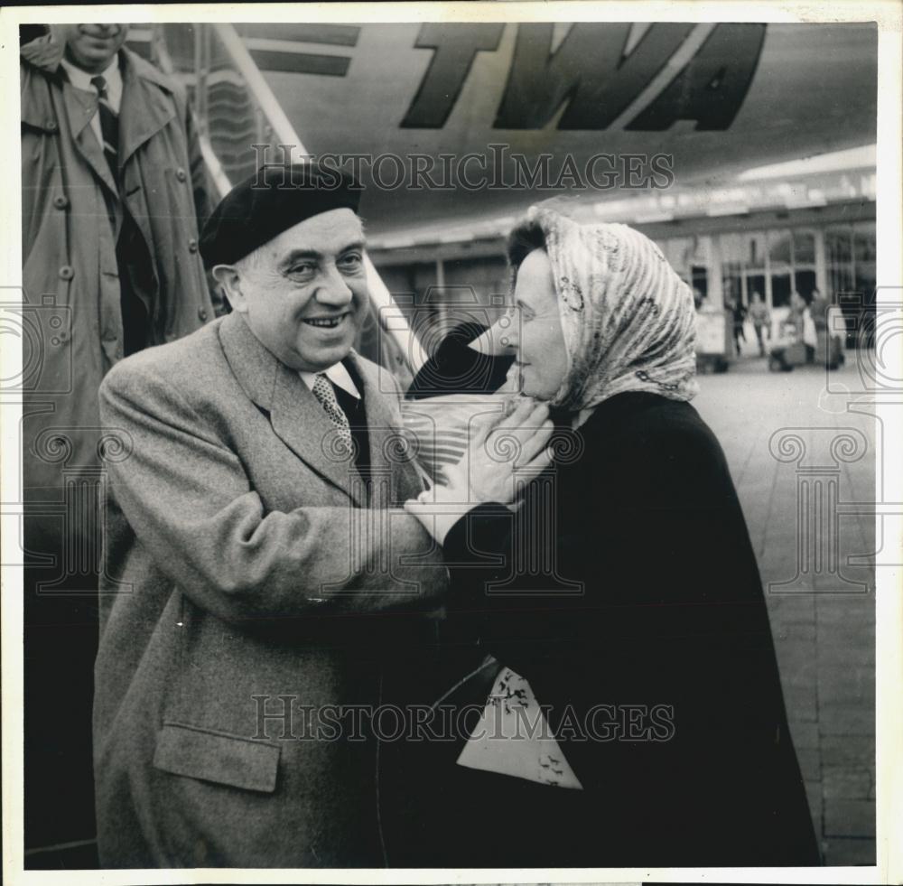 1953 Press Photo German Prof. Ernst Reuter Meets Wife at Airport. - Historic Images