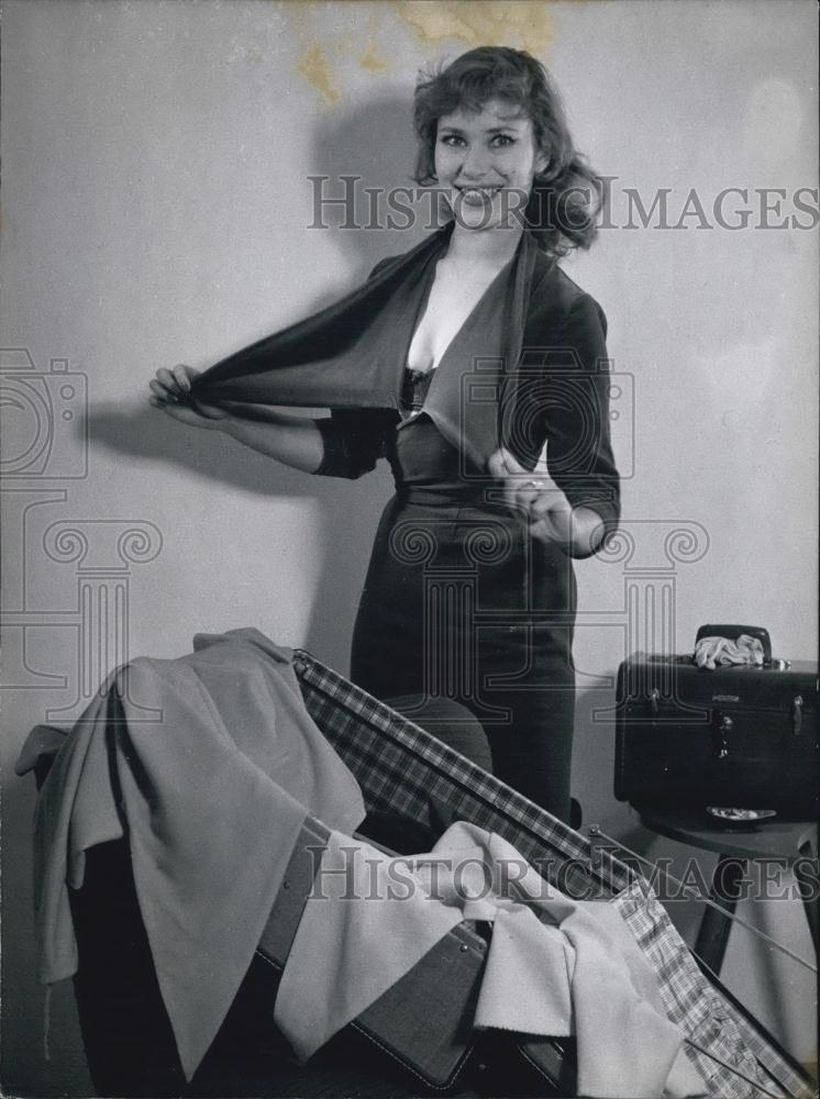 Press Photo Kay Fischer. Versatile Blouse. - Historic Images