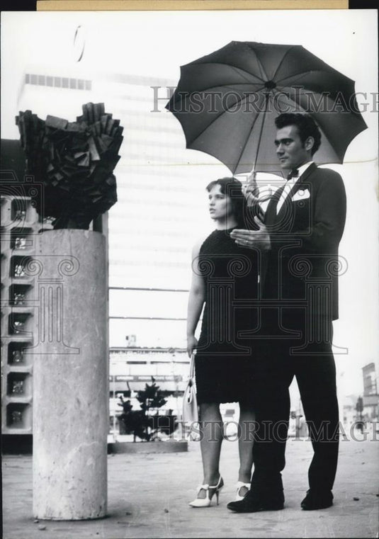 1966 Press Photo Berlin Offers "Gentlemen Service" for Women. Advertisement. - Historic Images
