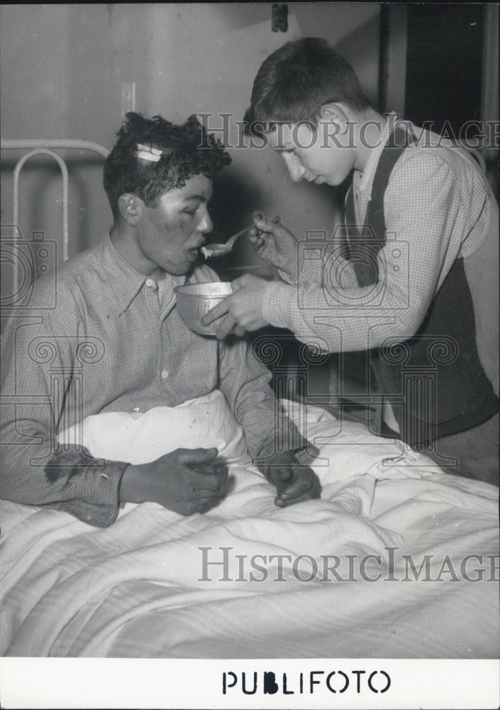 1953 Press Photo Bari Disaster Survivor Recovering in the Hospital - Historic Images