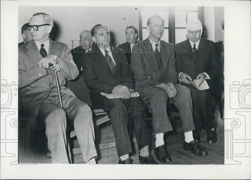 1950 Press Photo French Military Trial. German Employees. Stealing French Art. - Historic Images