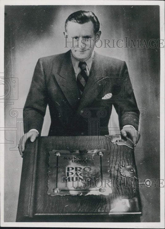 1949 Press Photo Hugo Kuehner and his 