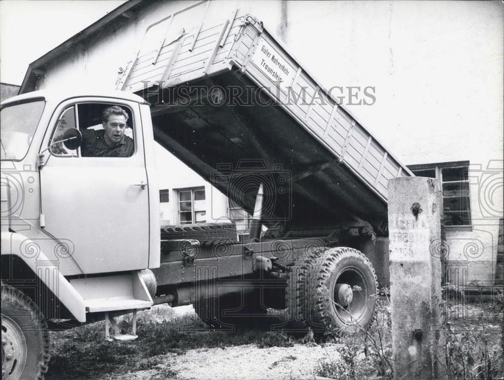 Press Photo Gaisbauer. Working as a Carter. Germany. - Historic Images