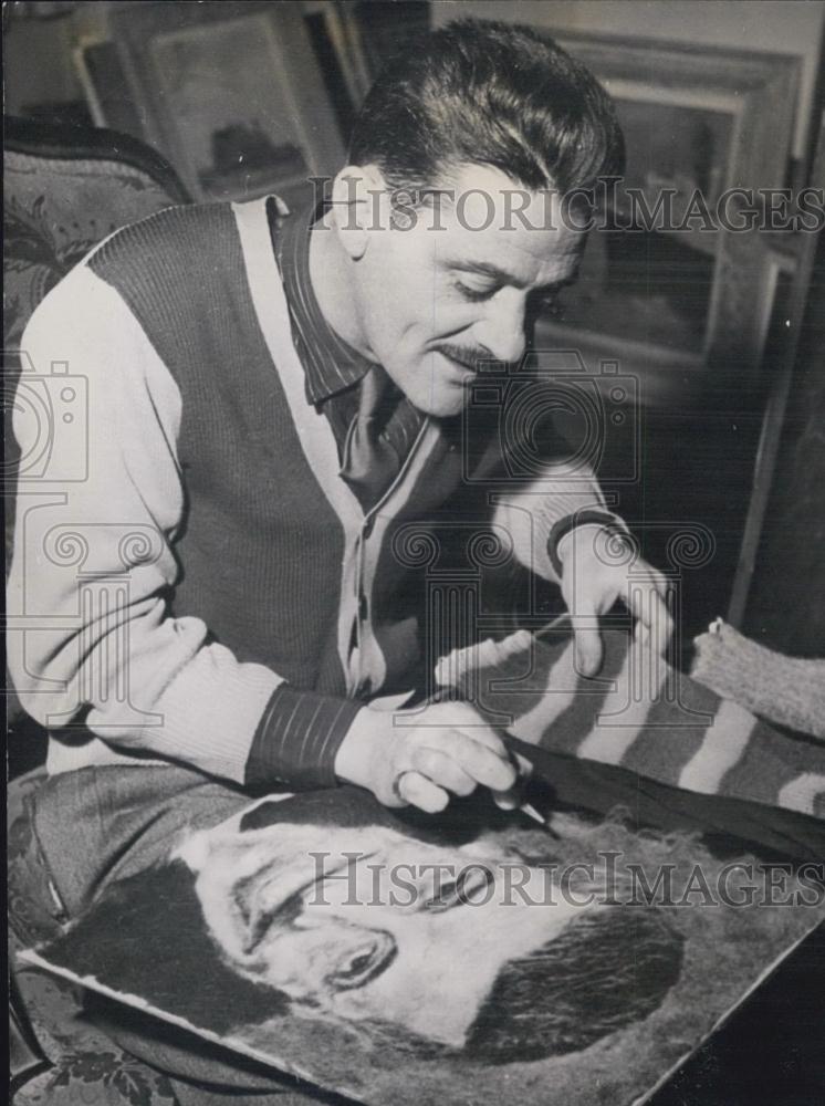1952 Press Photo Parisian Artist Joseph Christophe. Portrait of Fernandel. - Historic Images