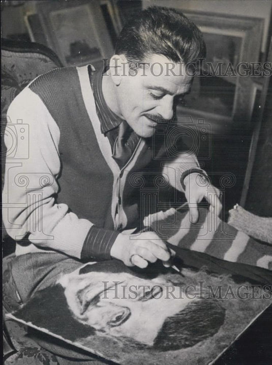 1952 Press Photo Parisian Artist Joseph Christophe. Portrait of Fernandel. - Historic Images