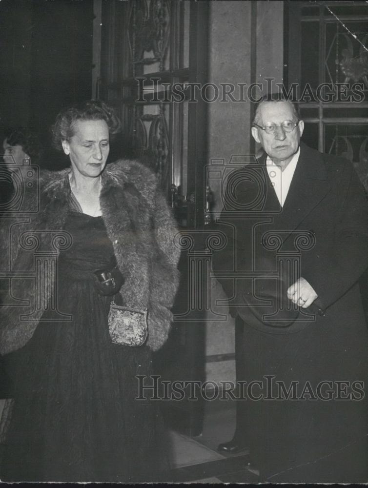 1952 Press Photo President de Gasperi and Wife Arrive at the Opera in Rome - Historic Images