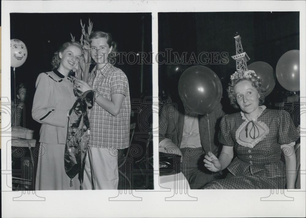1950 Press Photo Berlin Summer Evening Festival. Miss London and Miss New York. - Historic Images