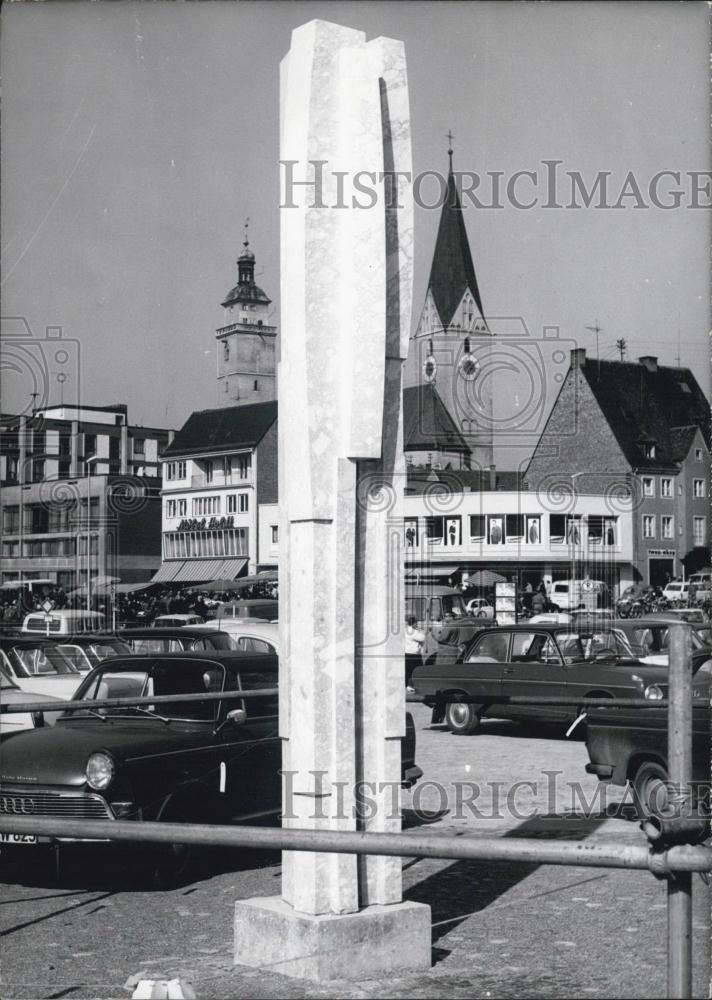 1966 Press Photo Statue by Hans Aeschbacher. Theater-Neubau in Ingolstadt. - Historic Images