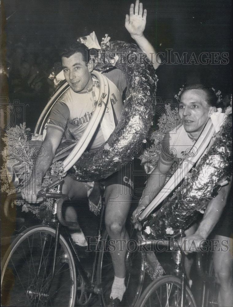 1952 Press Photo German-French Team Zoll-Carrara Win German Six Day Race. Berlin - Historic Images