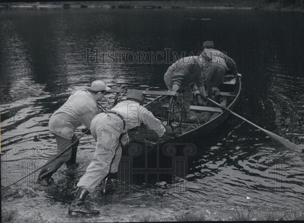 1958 Press Photo American Pioneers.De-Silt Berlin Pond. &quot;Am Vierling&quot; - Historic Images