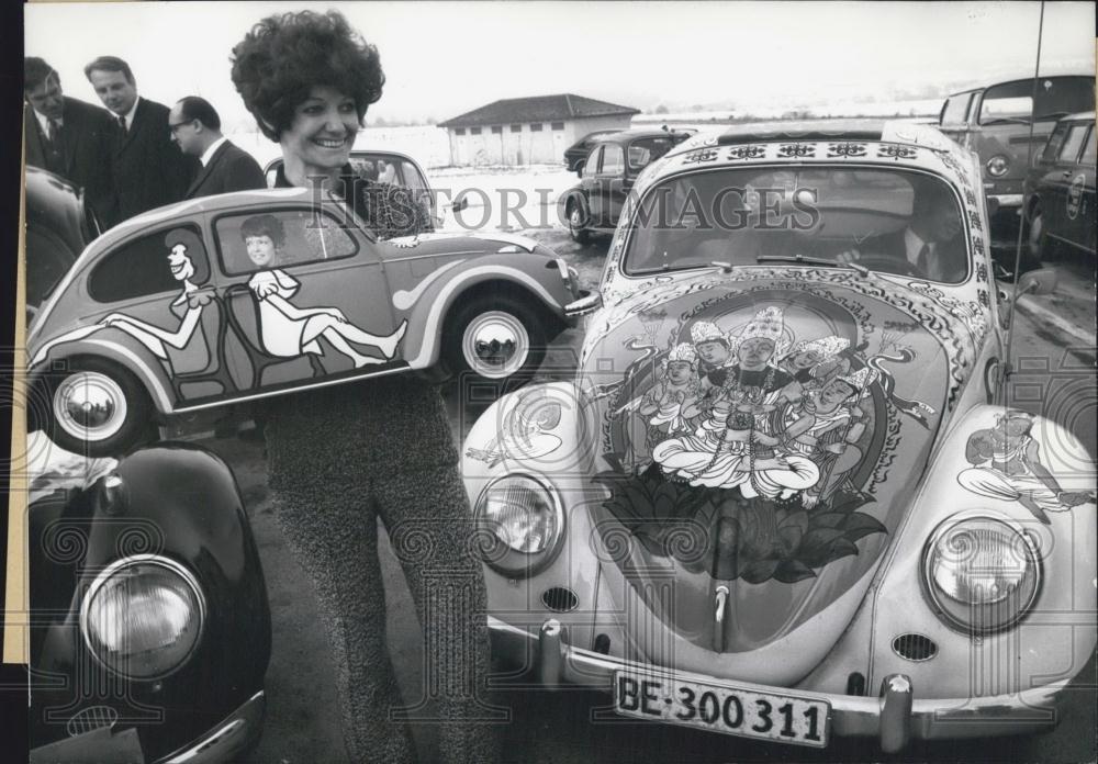 1969 Press Photo VW Bugs on Stuttgart-Echterdingen Airport. "Love Bugs." - Historic Images