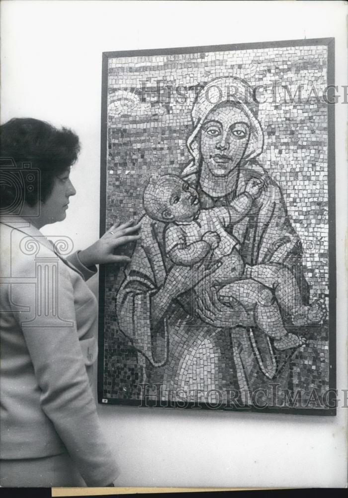 1966 Press Photo German Mosaics. "Madonna mit Kind" by Max Pechstein. - Historic Images