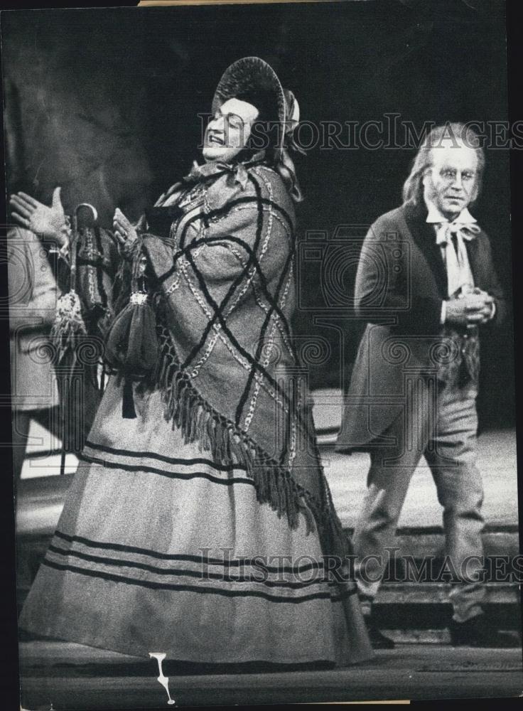 1969 Press Photo Actors Thomas Tipton and Max Proebstl in "Viva La Mamma." - Historic Images