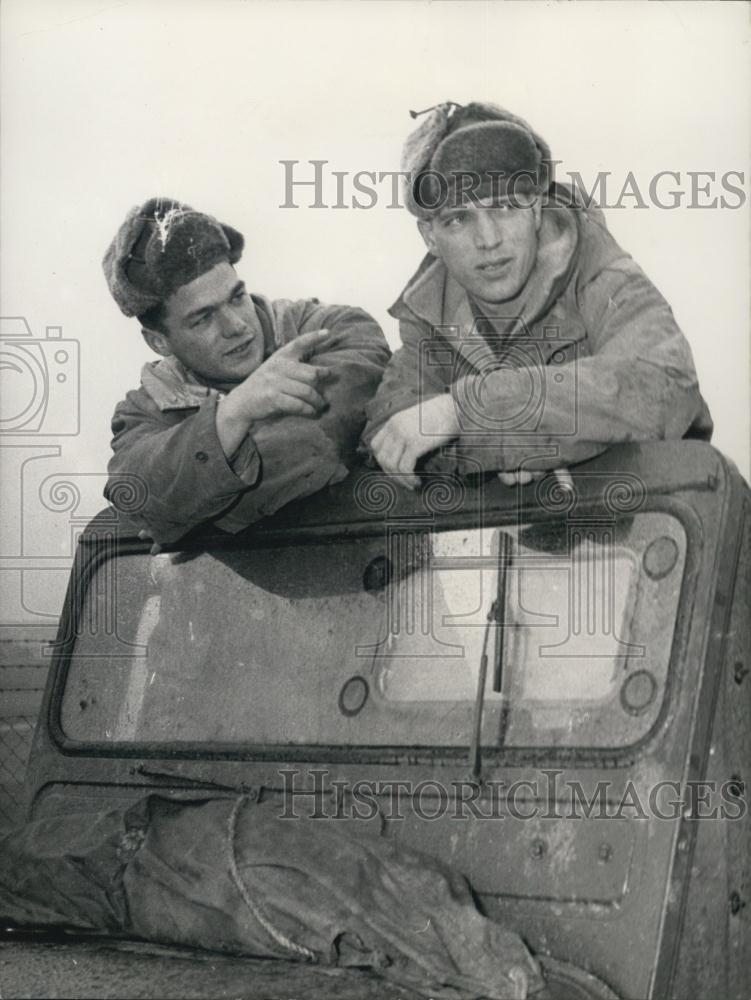 1954 Press Photo US Soldiers Captured and Released by Soviets. Fulda, Germany. - Historic Images