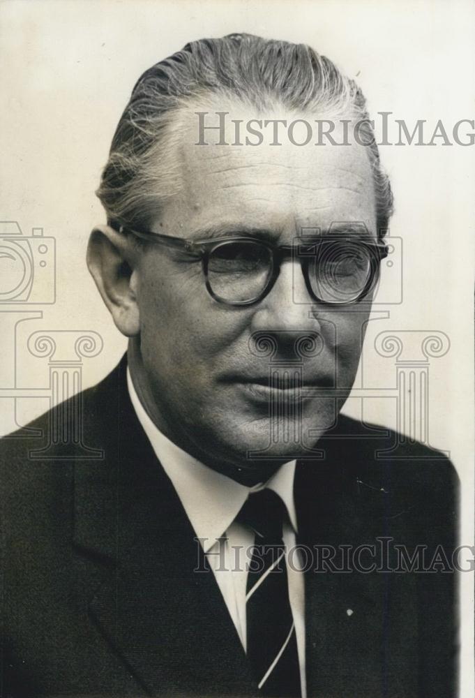 1962 Press Photo German Defense Minister Kai Uwe von Hassel. - Historic Images