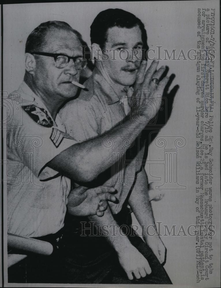 1968 Press Photo Police Sgt Ray Scneider Stanley Everett Rice Murder Charges - Historic Images