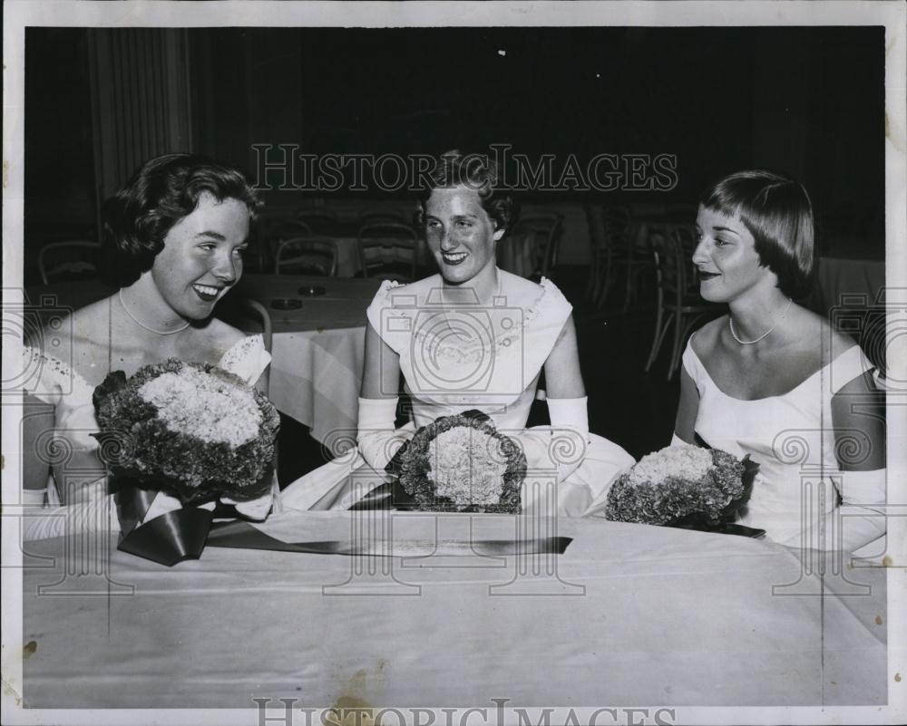 1958 Press Photo E McCarthy,R Flynn & M Brugueire, debutantes - RSL86679 - Historic Images