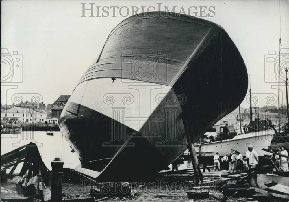 1958 Press Photo Accidently grounded ship in Cologne - Historic Images