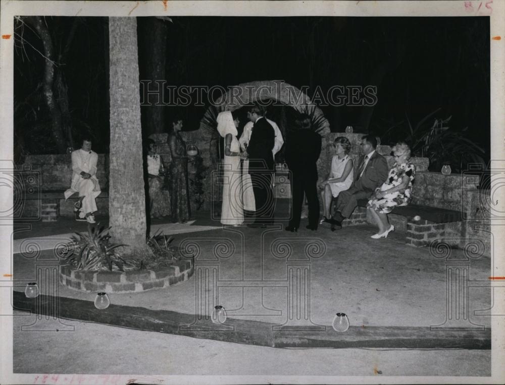 1971 Press Photo Mr Mrs Albert Powell bride wedding - RSL97107 - Historic Images