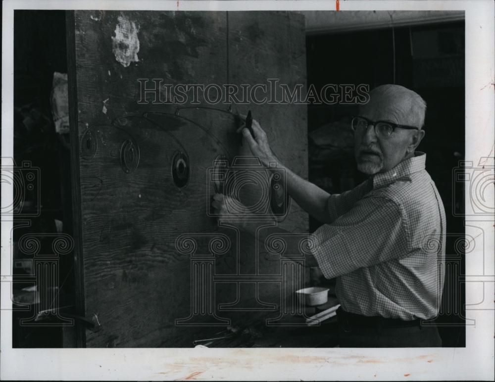 1976 Press Photo Artist/Sculptor George Owen - RSL97617 - Historic Images