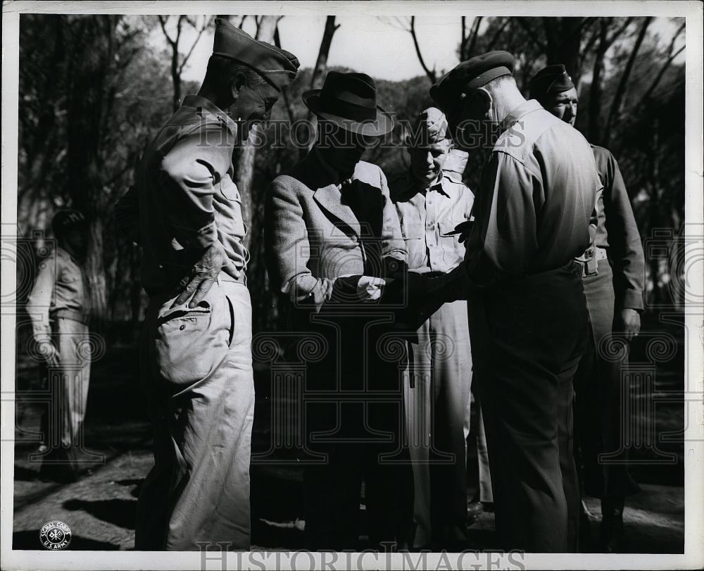 1944 Press Photo Fifth Army Leghorn Area Lt Col Leland McPhail - RSL74821 - Historic Images