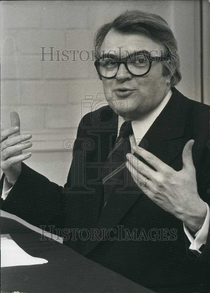 1979 Press Photo Pierre Mauroy Deputy Socialist Mayor Lille France Press - Historic Images