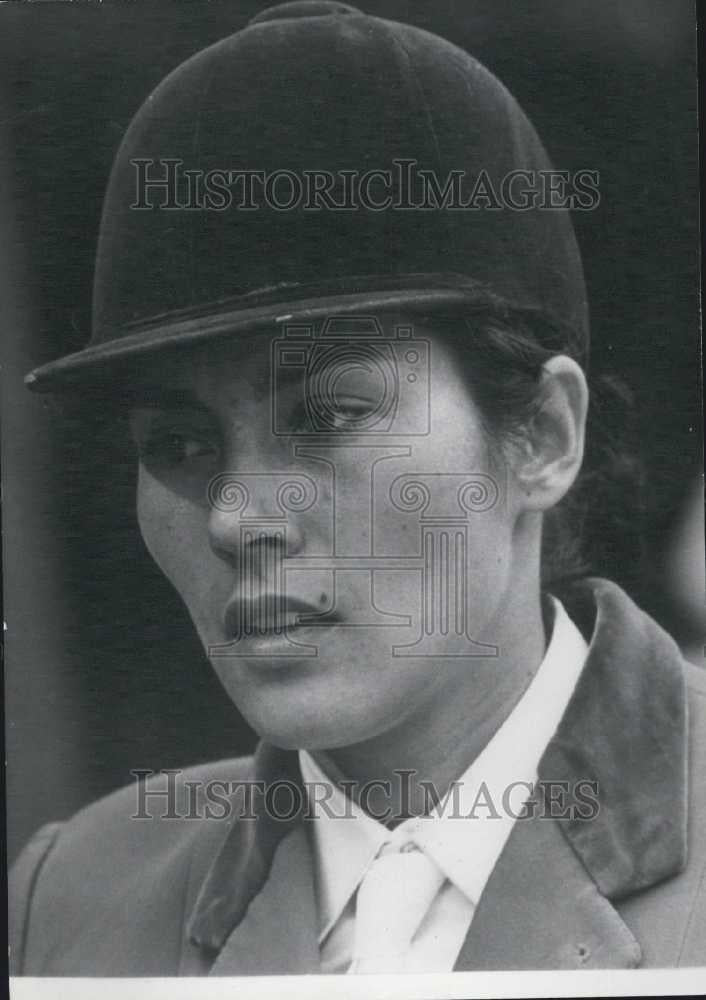 1970 Press Photo French horsewoman, Janou Lefebvre ready to ride - Historic Images