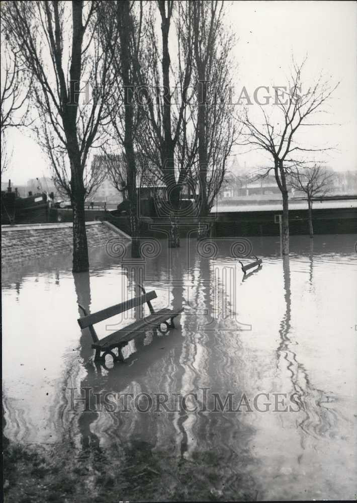 Press Photo Flood on the River Seine - Historic Images