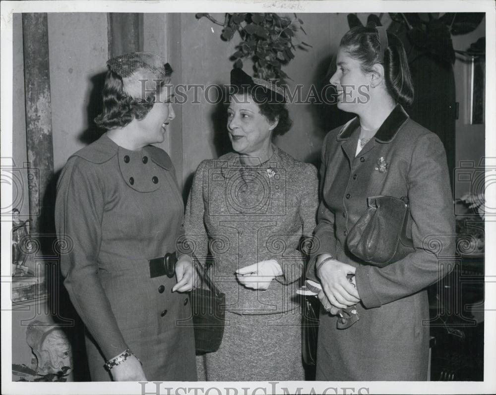 1958 Press Photo Girls&#39; Club Boston World of Silk Fashion Show Mitton, Carney - Historic Images