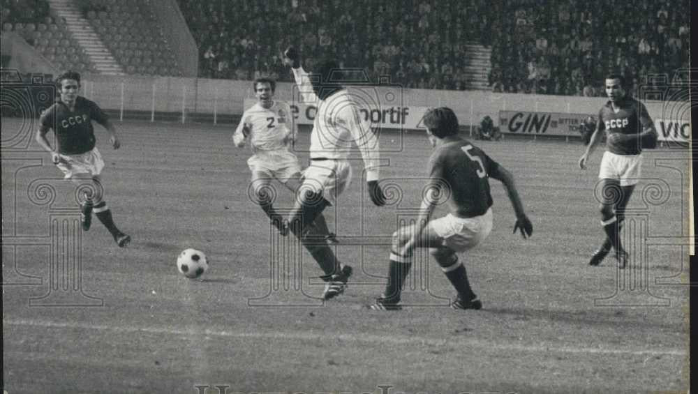 1972 Press Photo France versus USSR in World Cup soccer match - Historic Images