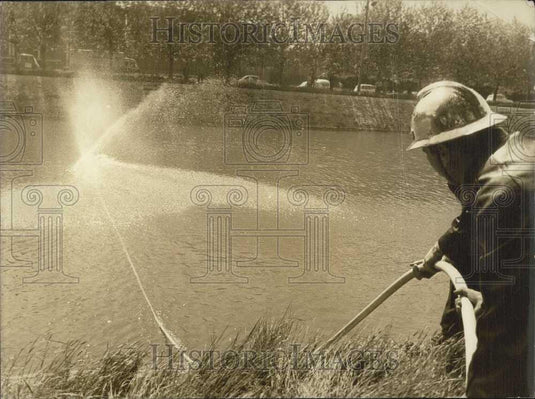 1973 Press Photo Paris firefighters put on demonstration of skills - Historic Images