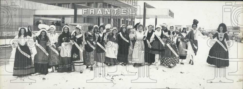 1970 Press Photo &quot;Miss France 1971&quot; pageant contestants in regional dress - Historic Images