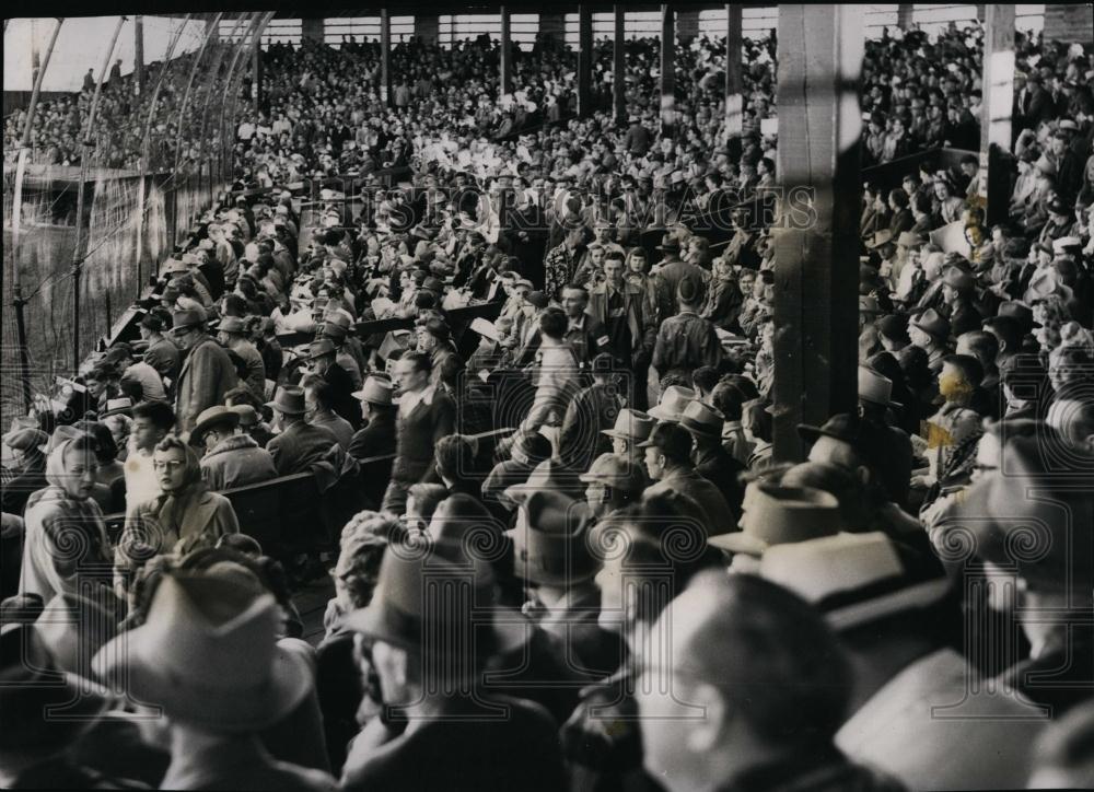 Press Photo Crowds at Fargo Moorhead Northern League ballgame - RSL74221 - Historic Images