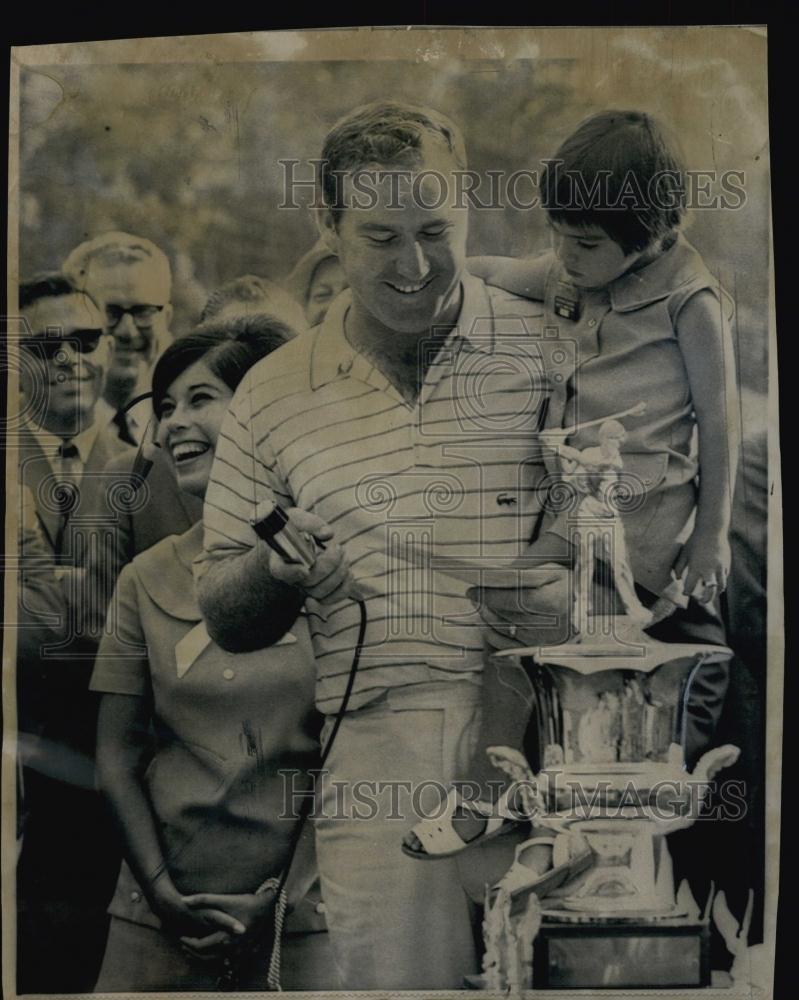 1968 Press Photo Bob Lunn Atlanta Classic Tournament and daughter Lisa - Historic Images