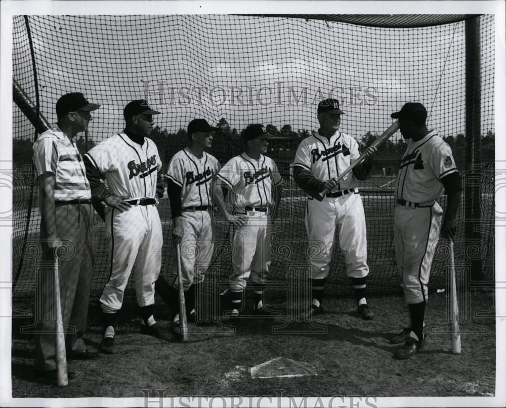 1960 Press Photo Atlanta Braves Team, with instructor Johnny Mize - RSL74323 - Historic Images