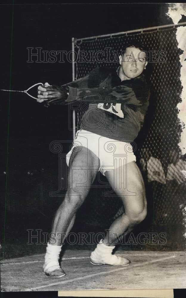 1965 Press Photo Hammer thrower Harold Connony sets world record at UCLA - Historic Images