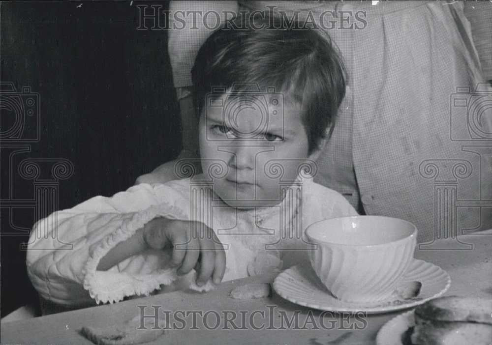 1969 Press Photo Young Sophie Duguet has her breakfast - Historic Images