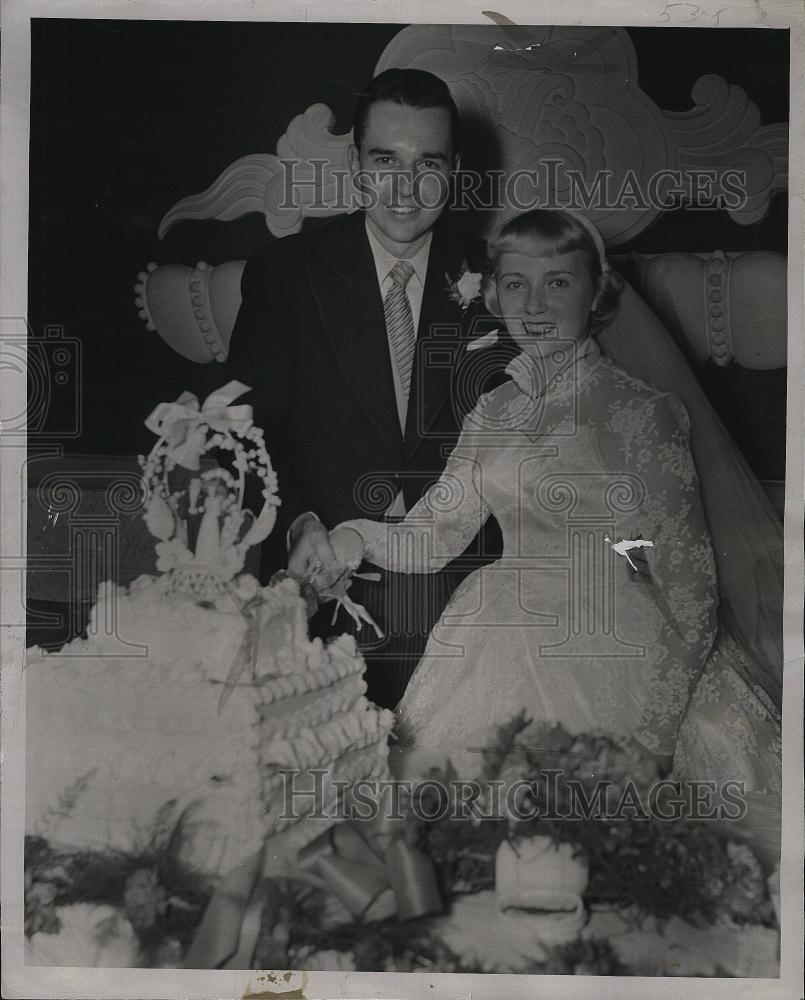 1953 Press Photo Mr &amp; Mrs Hubert Penney On Their Wedding Day - RSL81679 - Historic Images